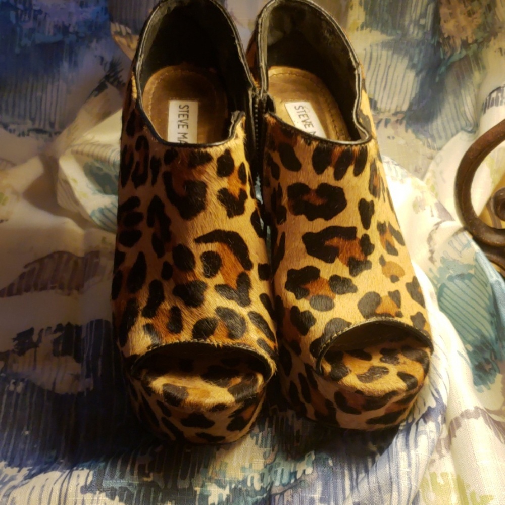 Leppard wedge shoe